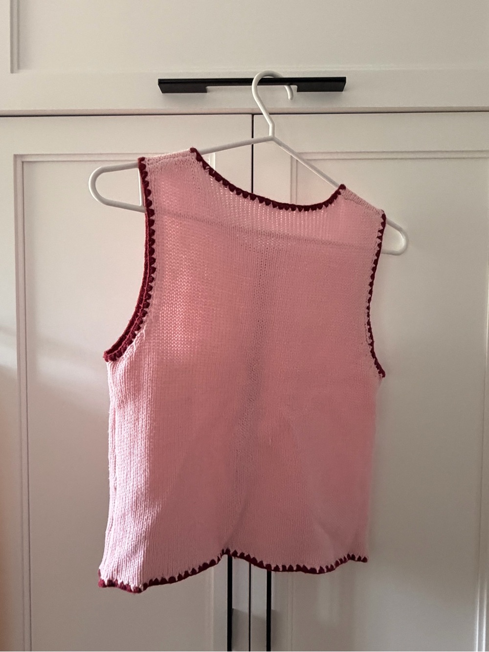 SHEIN Pink Sleeveless Button-Down Knit Top with Maroon Trim - Picture 2 of 2